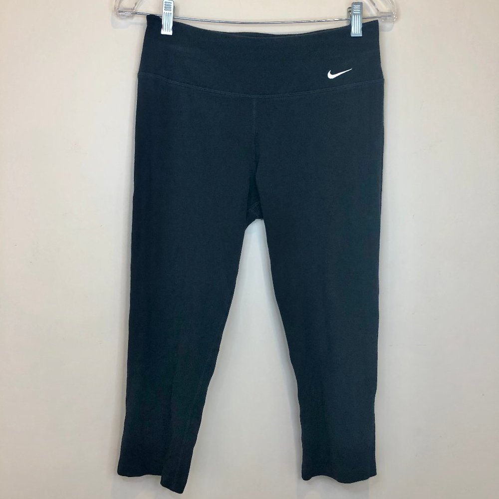 NIKE 🏃‍♀️ Sz. M black capri athletic pants